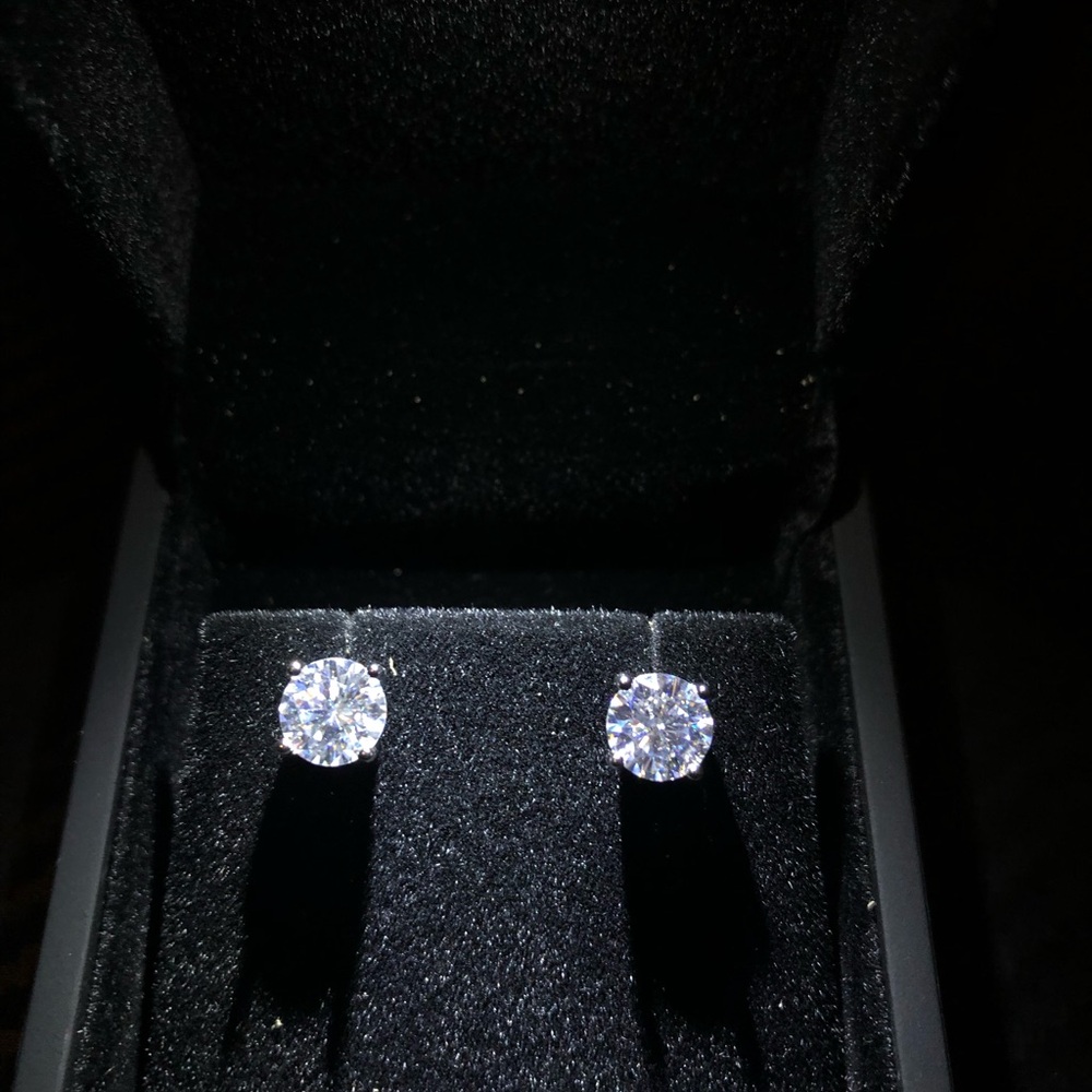 1 CT Moissanite Diamond Studs